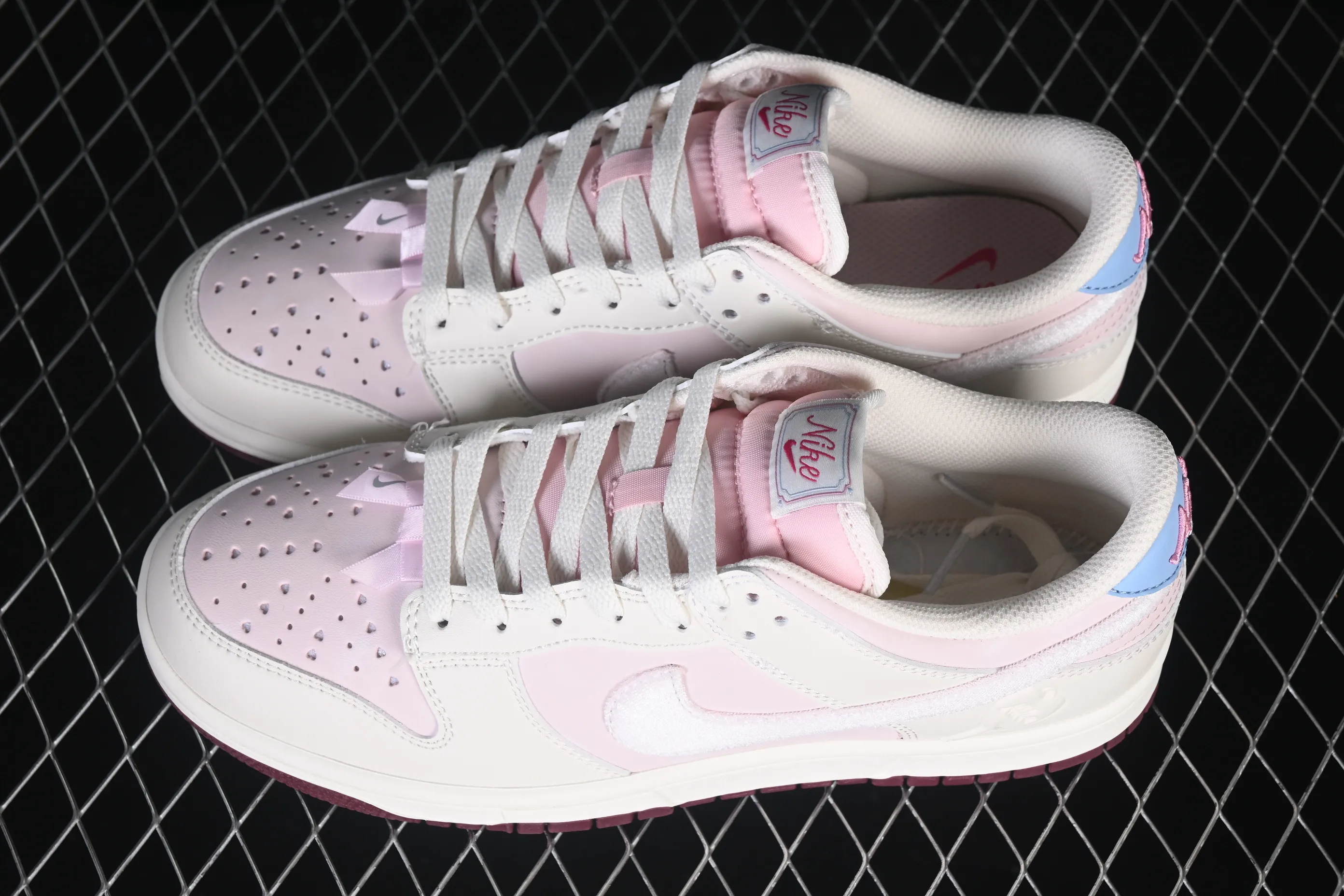 All categories Nk SB Dunk series Nk SB Dunk Low low-top sneakers G version Nike SB Dunk Low Valentine's Day limited low-top casual sneakers IQ1145-610